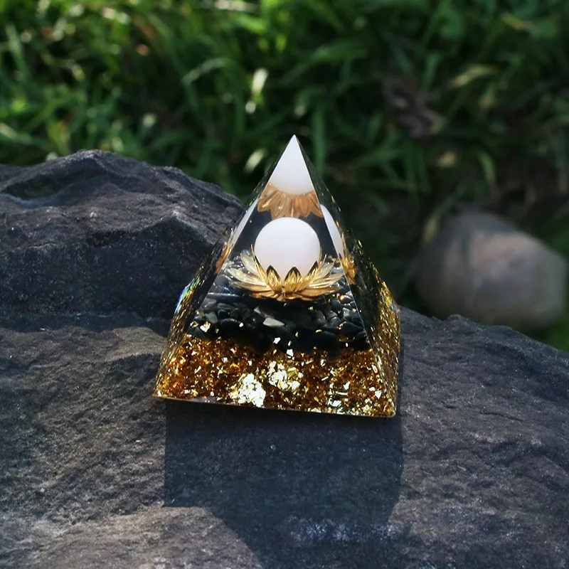 6CM Oganite Pyramid Home Decor Healing Reiki Natural Crystal Ball Pyramid Resin-encased Crushed Stone Pyramid Car Trim Wholesale