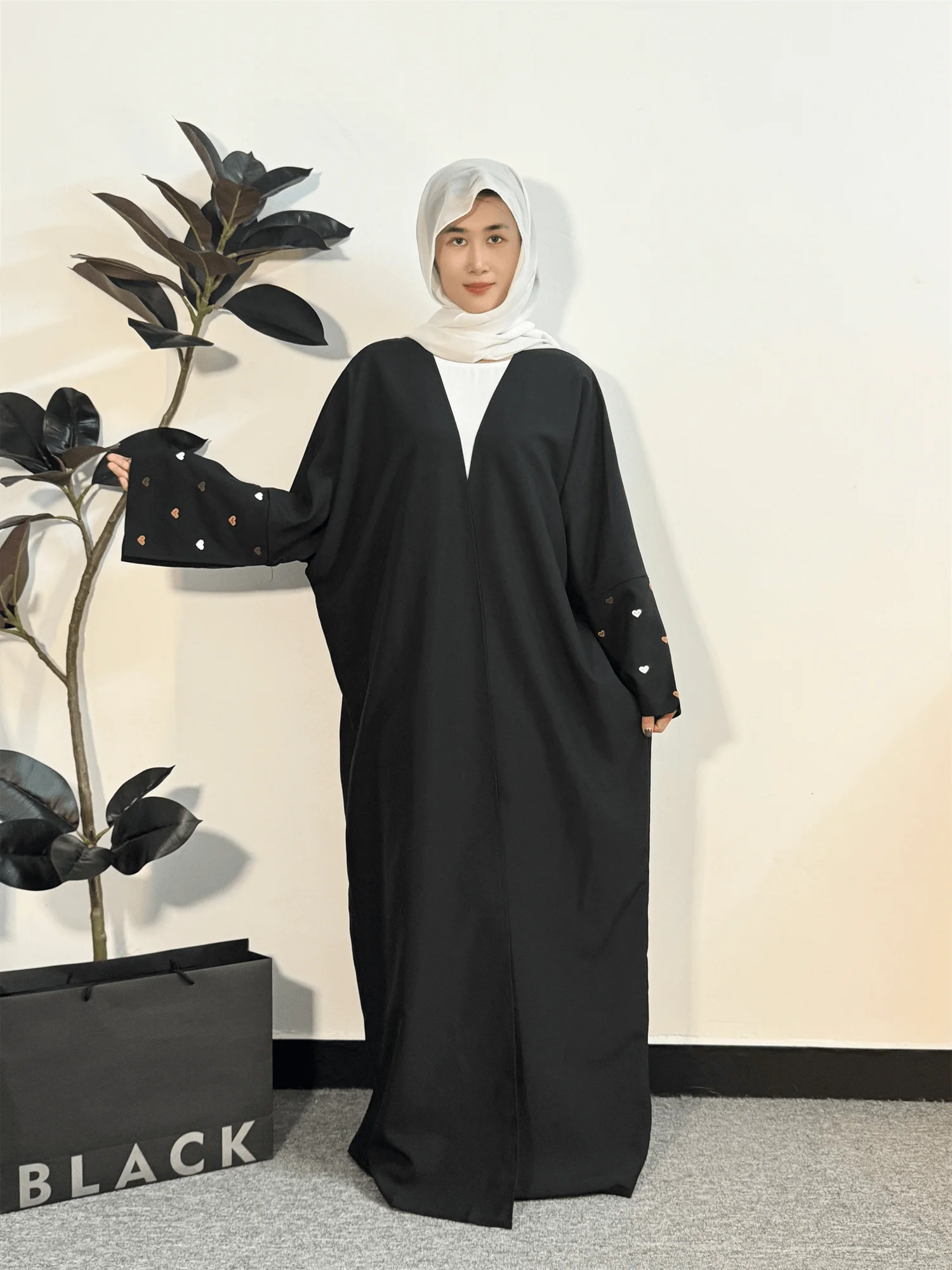 Женское платье макси с длинным рукавом и вышивкой в мусульманском стиле