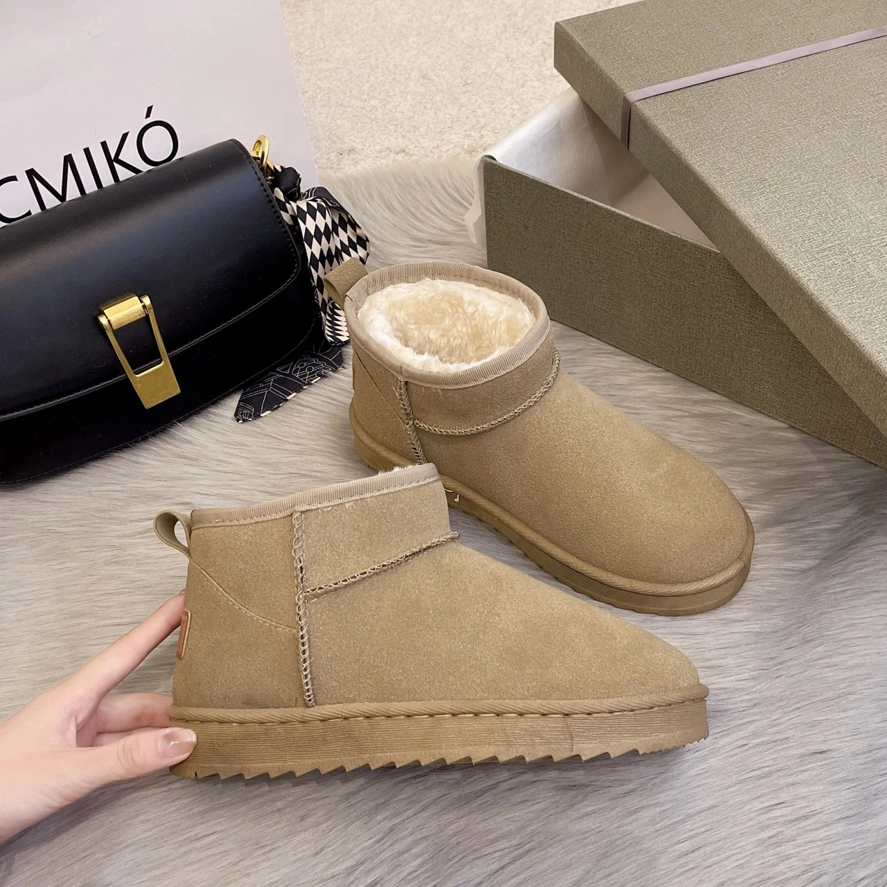 

Platform Snow Boots Women's Short Tube Thickened Cotton Shoes Non-slip Winter New Suede Shoes Student 2022 Black Boots