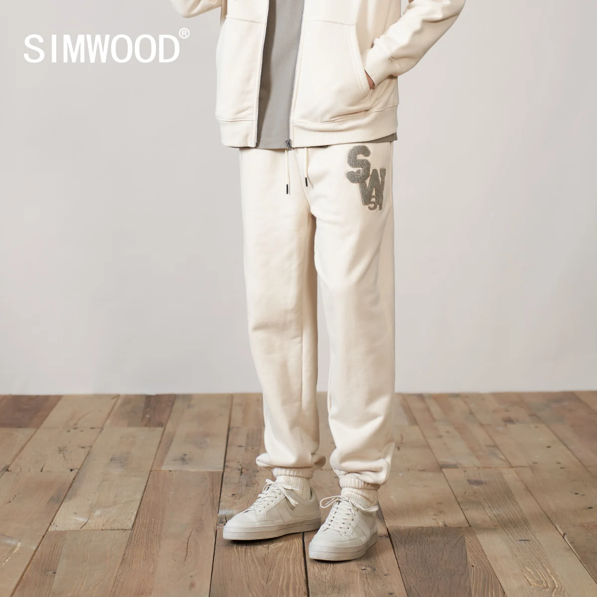 

SIMWOOD 2022 Autumn Winter New Warm Fleece Jogger Pants Letter Embroidery Loose Tracksuits Drawstring Trousers SK220885