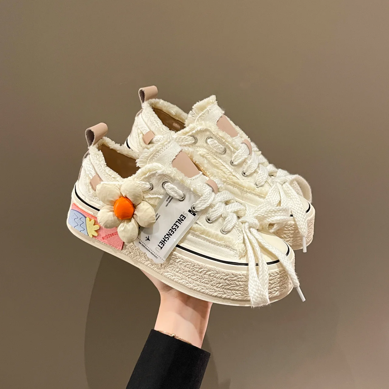 Женские парусиновые туфли и кроссовки на платформе