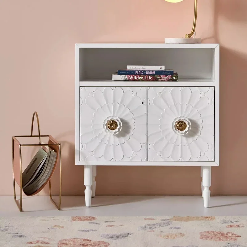 Прикроватная тумбочка из массива дерева итальянская светлая роскошная белая