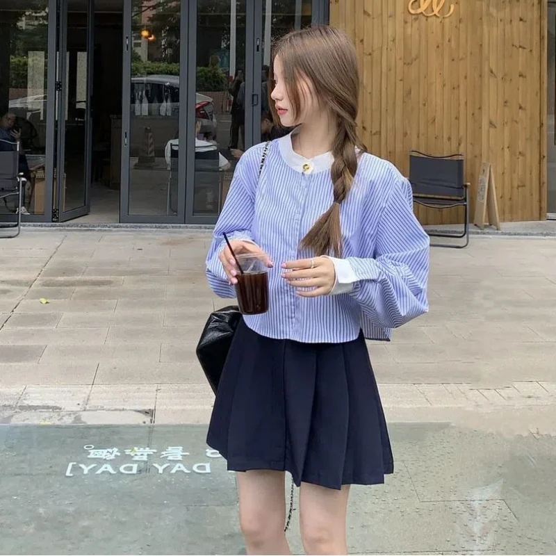 Синяя полосатая весенняя новая свободная короткая рубашка с длинными рукавами