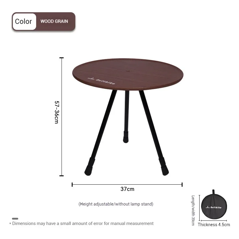 Портативный складной походный столик для использования на открытом воздухе.