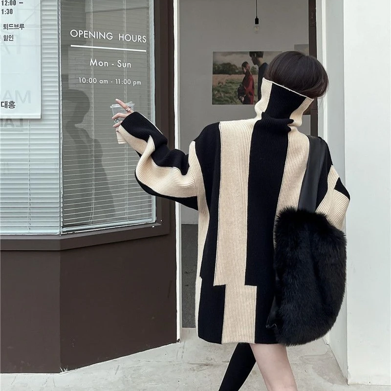 Женский вязаный пуловер с высоким воротником