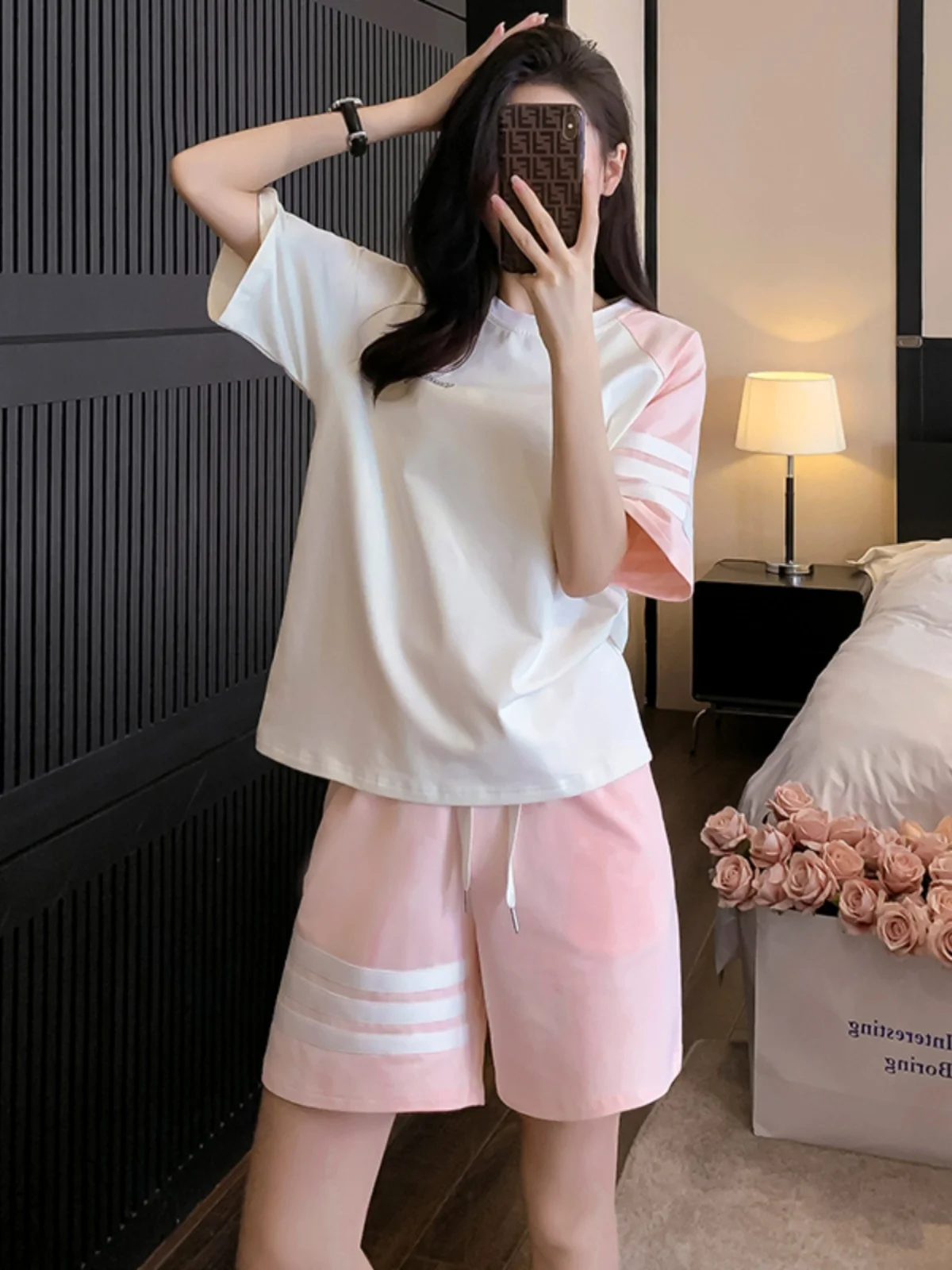 

2023 New Leisure Fashion Fashionable Network Red Fried Street Two Piece Summer Sports Short Sleeve Shorts Set for Women