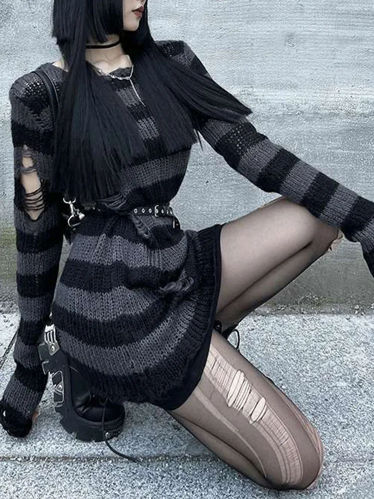 

Свитер женский зимний в полоску, оверсайз в японском стиле с дырками, трикотажный в японском стиле, свободная уличная одежда в готическом ст...