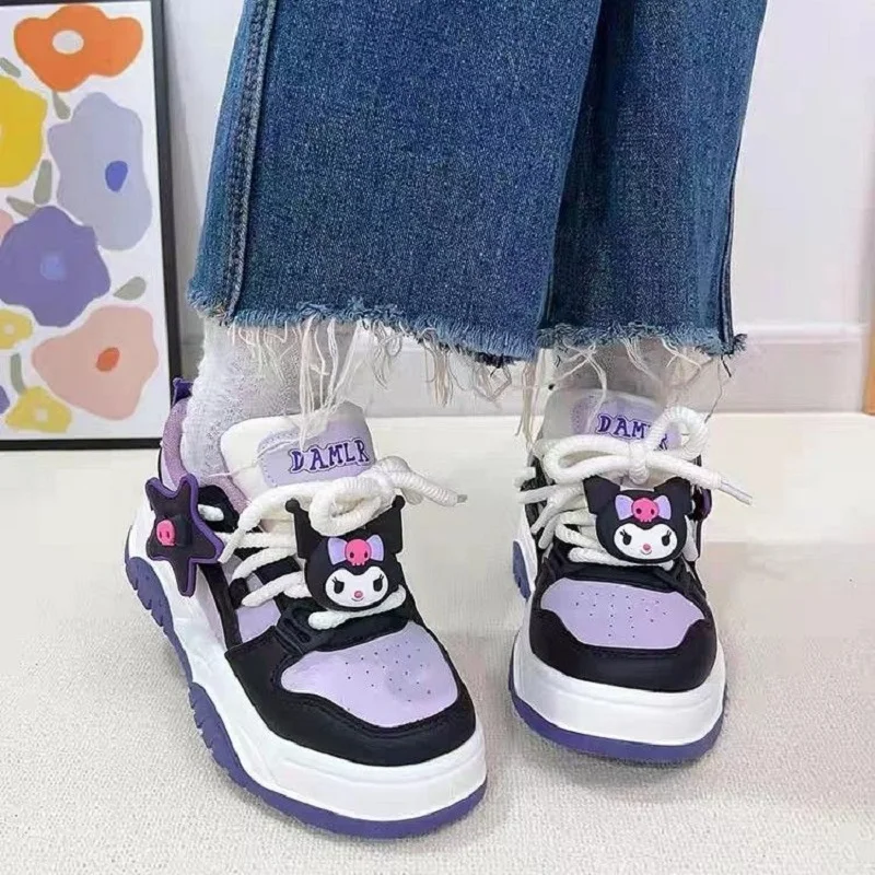 Женские кроссовки с мультяшным принтом на толстом каблуке