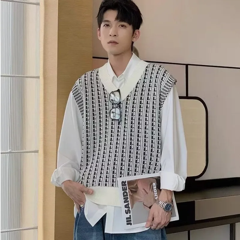 

Spring and Autumn New Striped Men's Sweater V-neck Loose and Sleeveless Knitting Pullovers Fashion All-match Mens Clothes