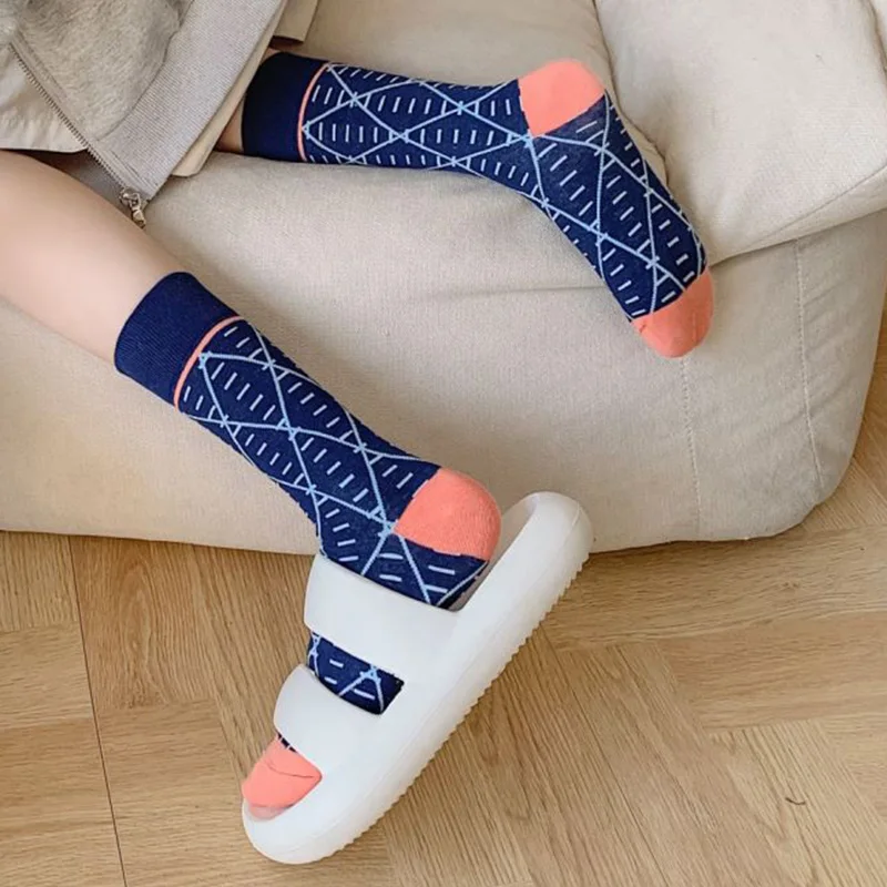 4 Pairs Girl Style Harajuku Fashion Socks Women Geometric Patterns Winter Long Socks Cotton Comfortable Cute Lingge Print Socken