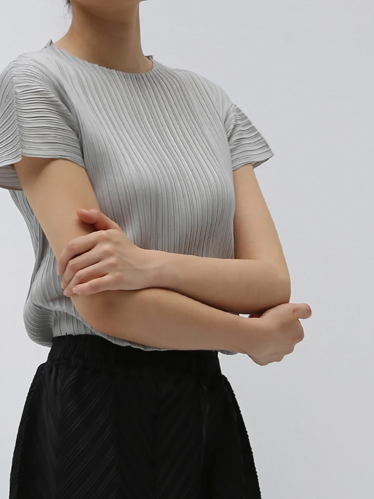 Женская плиссированная футболка GVUW Универсальные однотонные повседневные