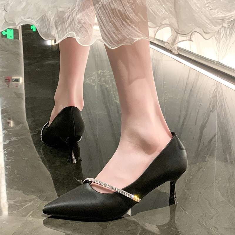 Женские туфли с косым ремешком One Word новые на высоком каблуке подходящие ко всему