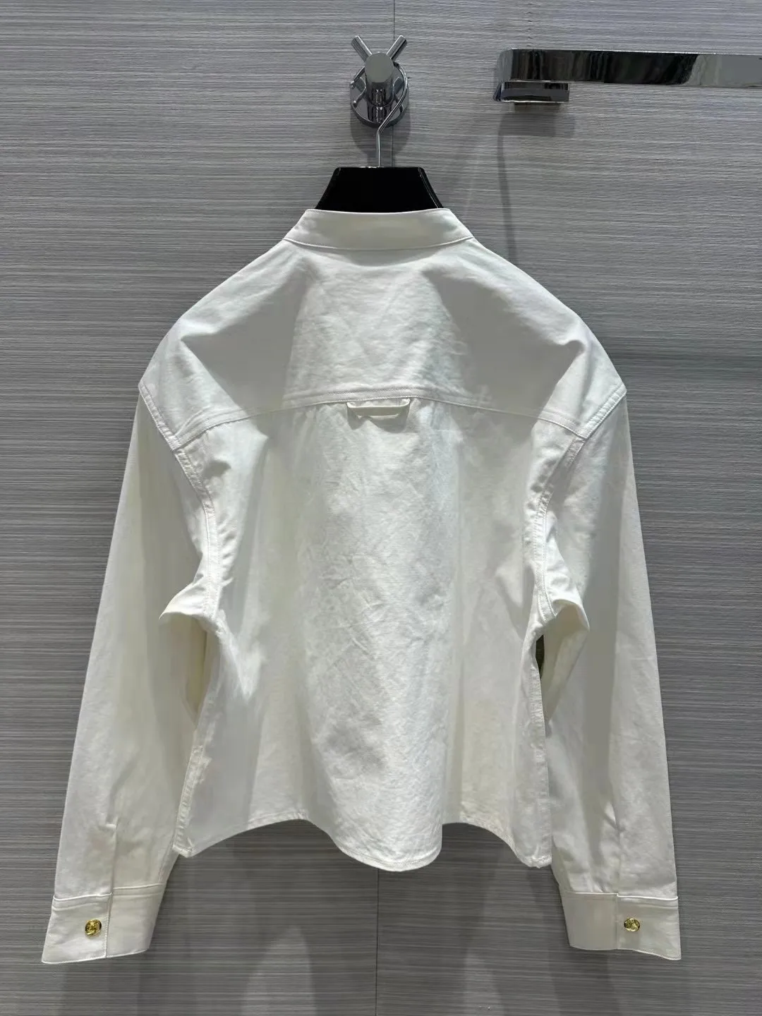 

Новинка 2023, модная подиумная хлопковая рубашка хорошего качества из ткани Оксфорд с воротником-стойкой, свободная версия, Литературная красивая белая рубашка