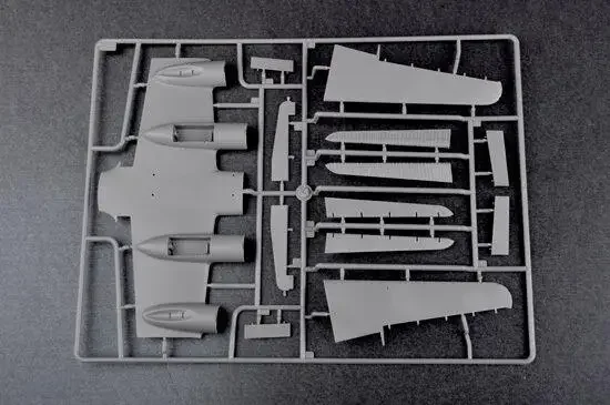 Модель Trumpeter 01638 1/72 Fw 200C-4 Комплект пластиковой модели Condor Сборный комплект