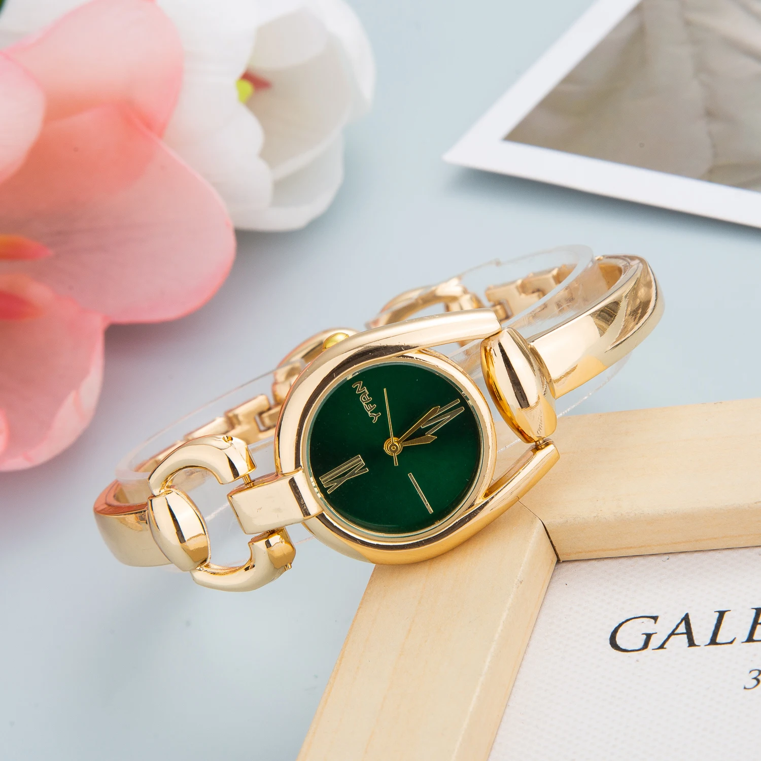 Best Selling Products 2023 Cute Luxury Gold Watch for Women Designer Clothes Fashion Stainless Steel Quartz Wristwatches