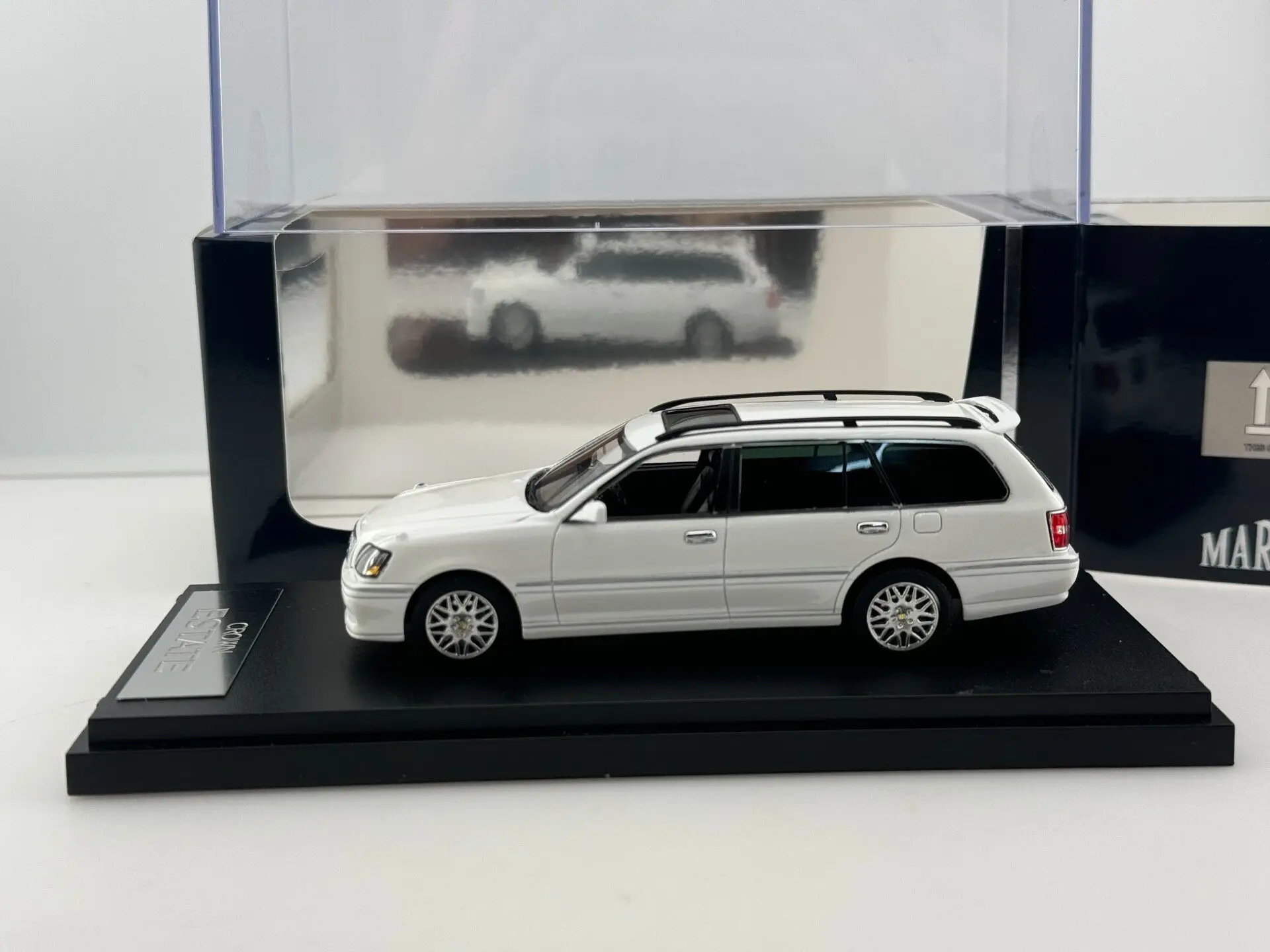 Фото Модель автомобиля Toyota Crown Mark43 в масштабе 1/43 из смолы №5
