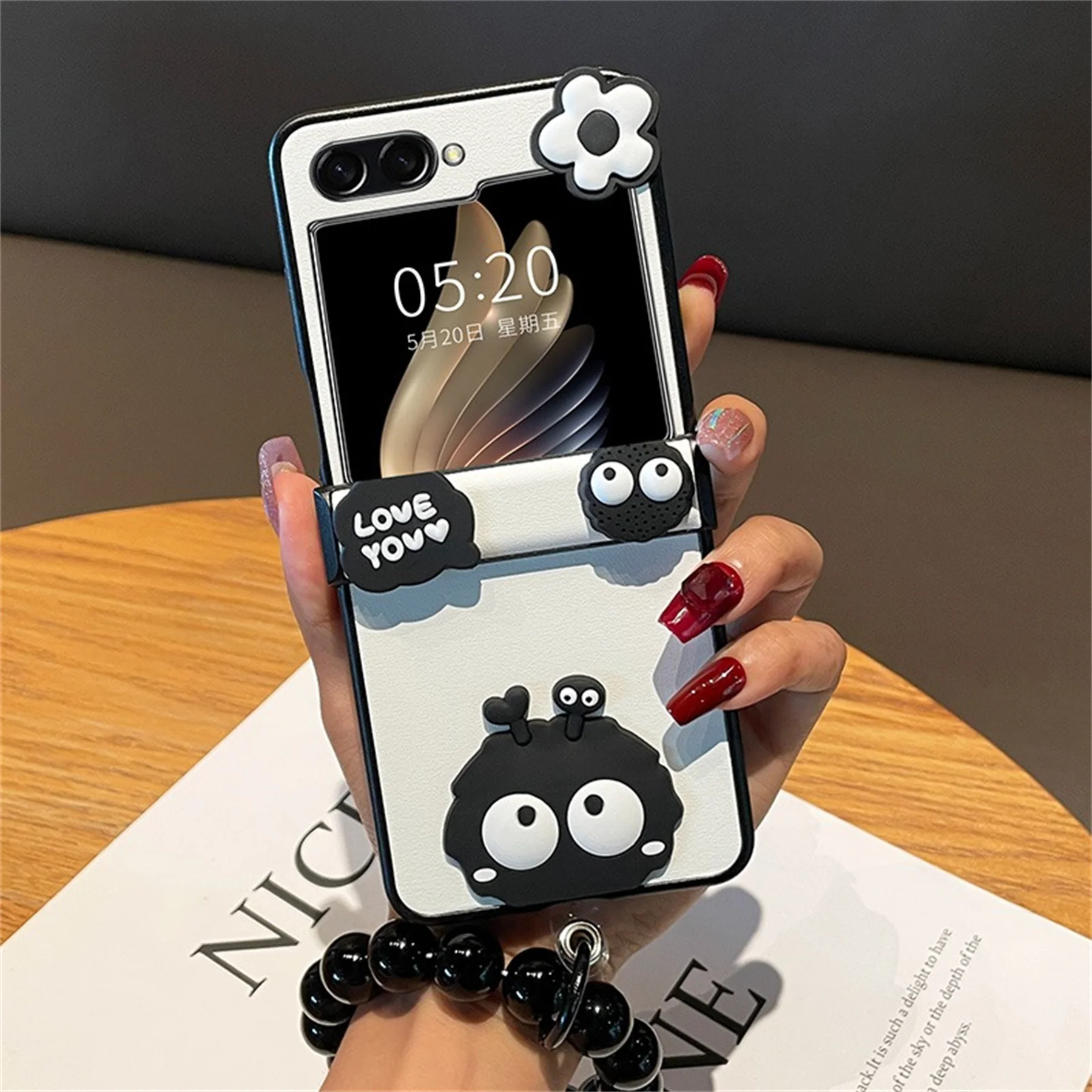 

Korean Luxury Kawaii Cute Coal Ball Flower Black Bead Ring Bracelet Case for Samsung Galaxy Z Flip3 ZFlip4 Zflip 5 Flip5 Cover