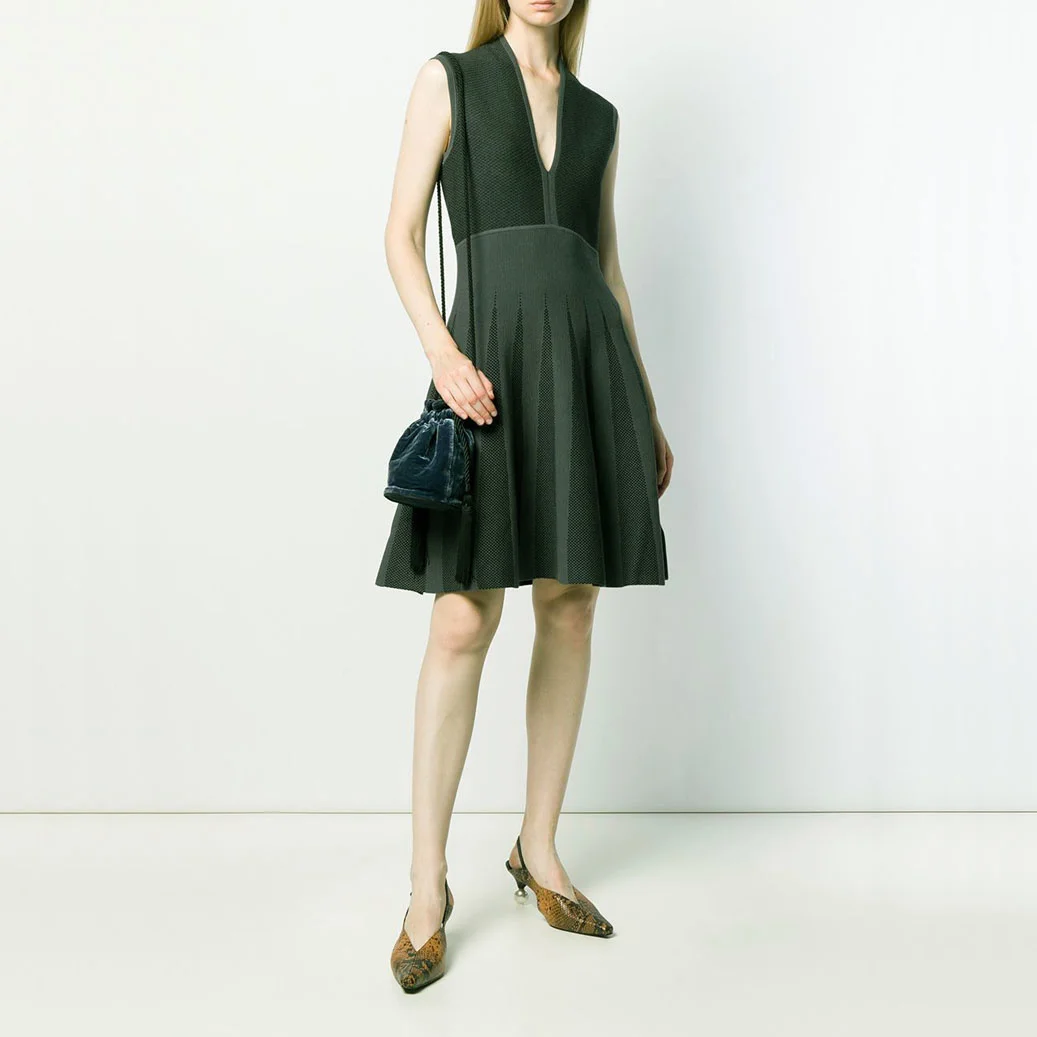 Женское жаккардовое плиссированное платье вязаное с глубоким V-образным вырезом