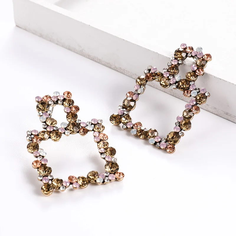 

Vintage Antiqued Gold Color Black Pink Hollow Square Pendant Statement Drop Earrings for Women Long Earrings Fashion Jewelry