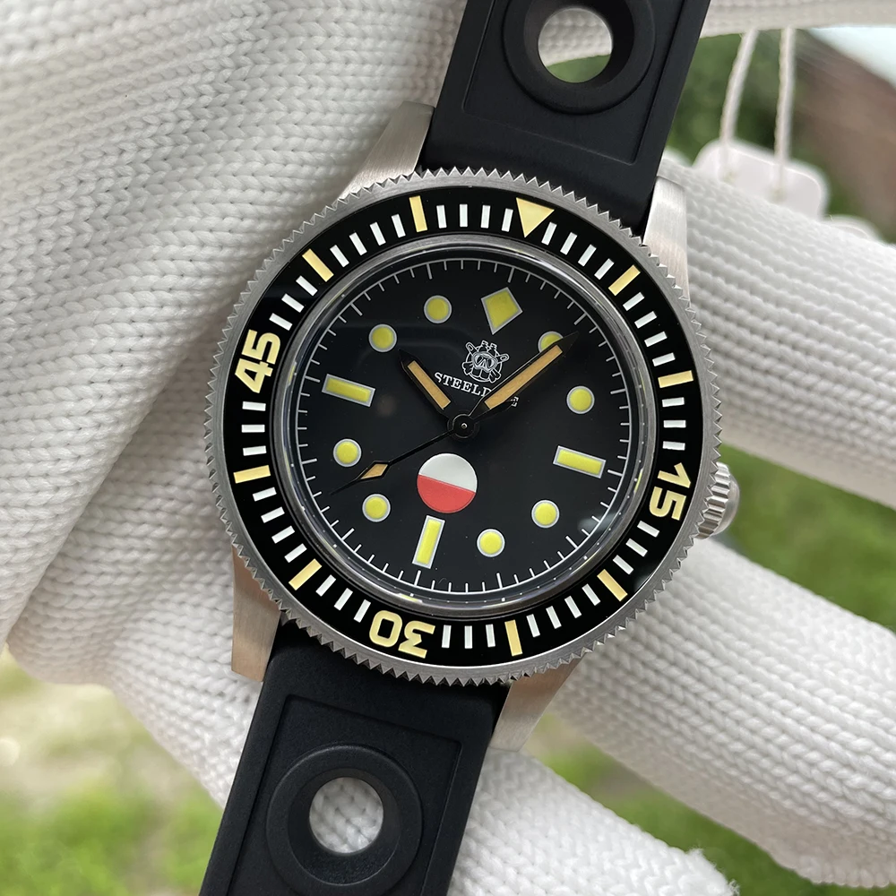 

SD1952T Steeldive New Arrival Super Luminous Japanese Movement Sapphire Glass NH35 Automatic Mens Dive Watch
