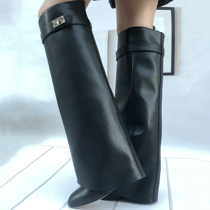 

Tide Fashion Brand Wedge Heel Sleeve Boots Metal Lock Small Man Was Thin Tall Boots Pointed Leather Foreign Trade Fashion Boots