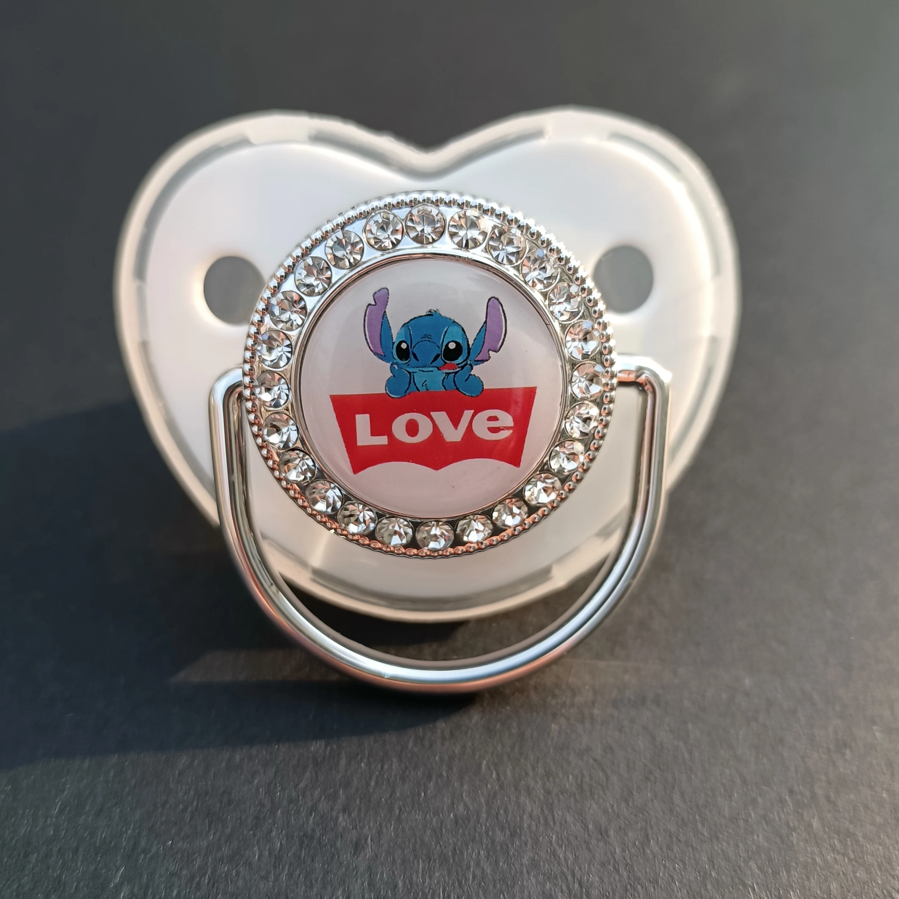 Рисунок 2 - Соска-пустышка и соска для новорожденных