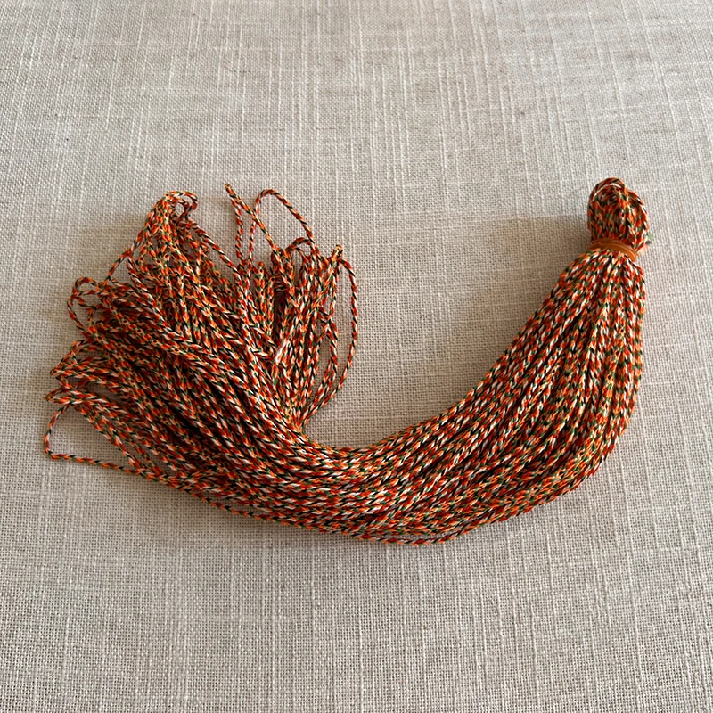 

Пятицветная шелковая нить