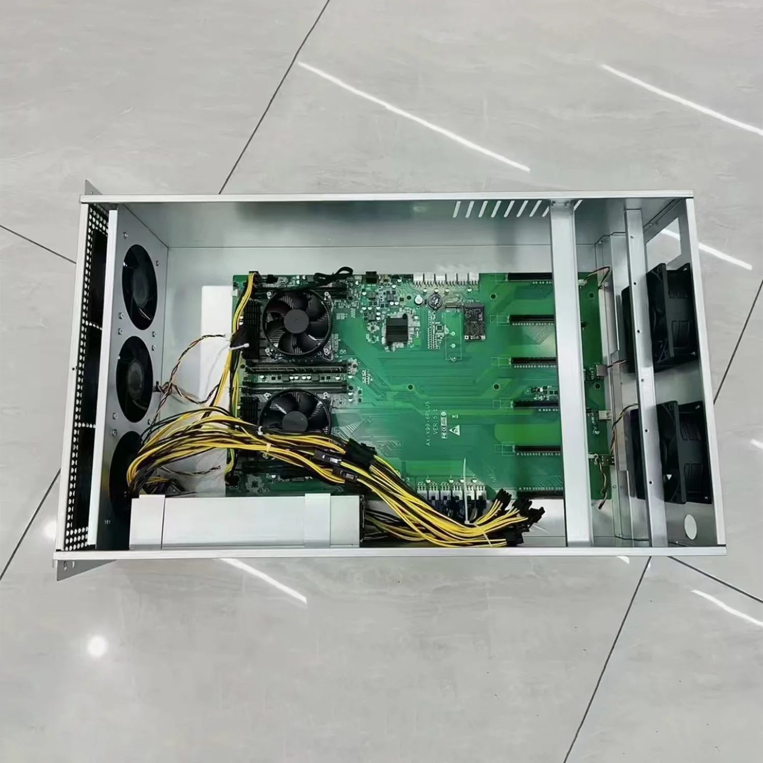 Центр обработки данных IDC. Специальное расстояние 65 мм. Поддержка 6 видеокарт.