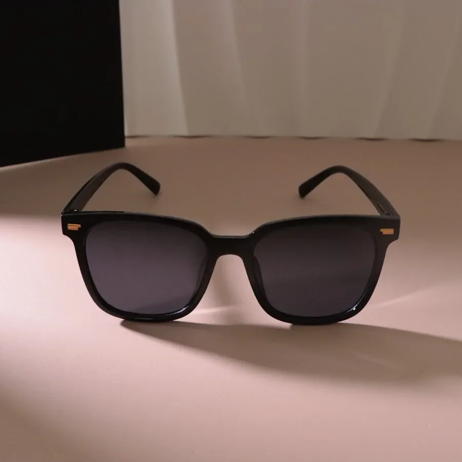 Солнцезащитные очки в классической большой квадратной оправе для мужчин и