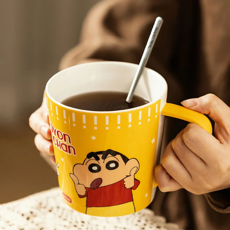 

600ML Cartoon Crayon Shinchan Mug Girls Home Instant Noodle Bowl One Person Eating Anime Shinchan Ceramic Cup with Lid Spoon