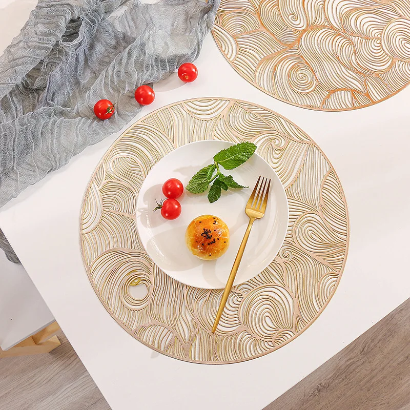 

Round Placemats Set, Metallic Vinyl Placemats Hollowed Out Table Mats Wipe Clean Washable for Kitchen Dining Tables Decoration