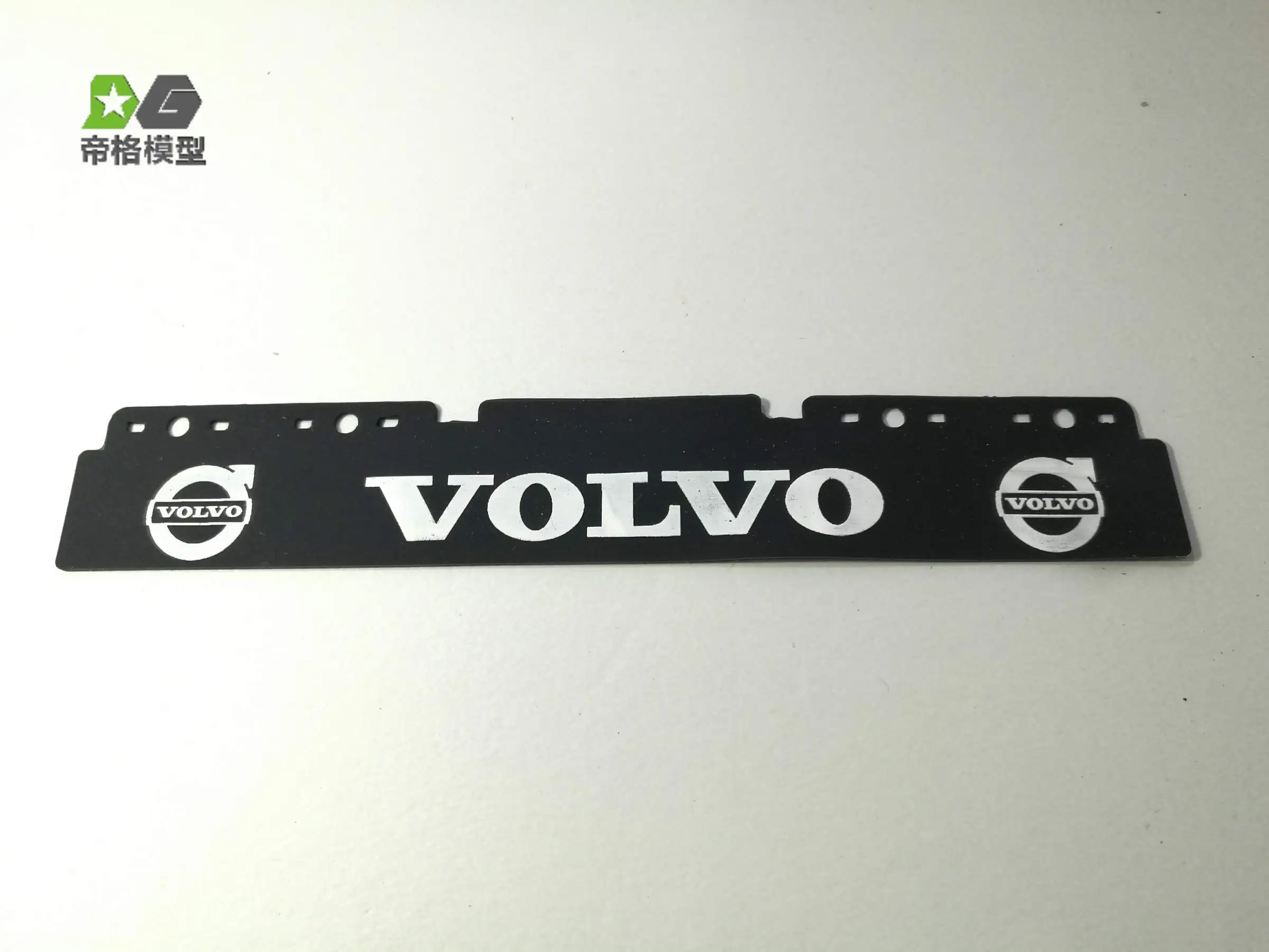 Скидка Задний фонарь DG 1/14 56357 резина для Scania Man Actros RC трактор