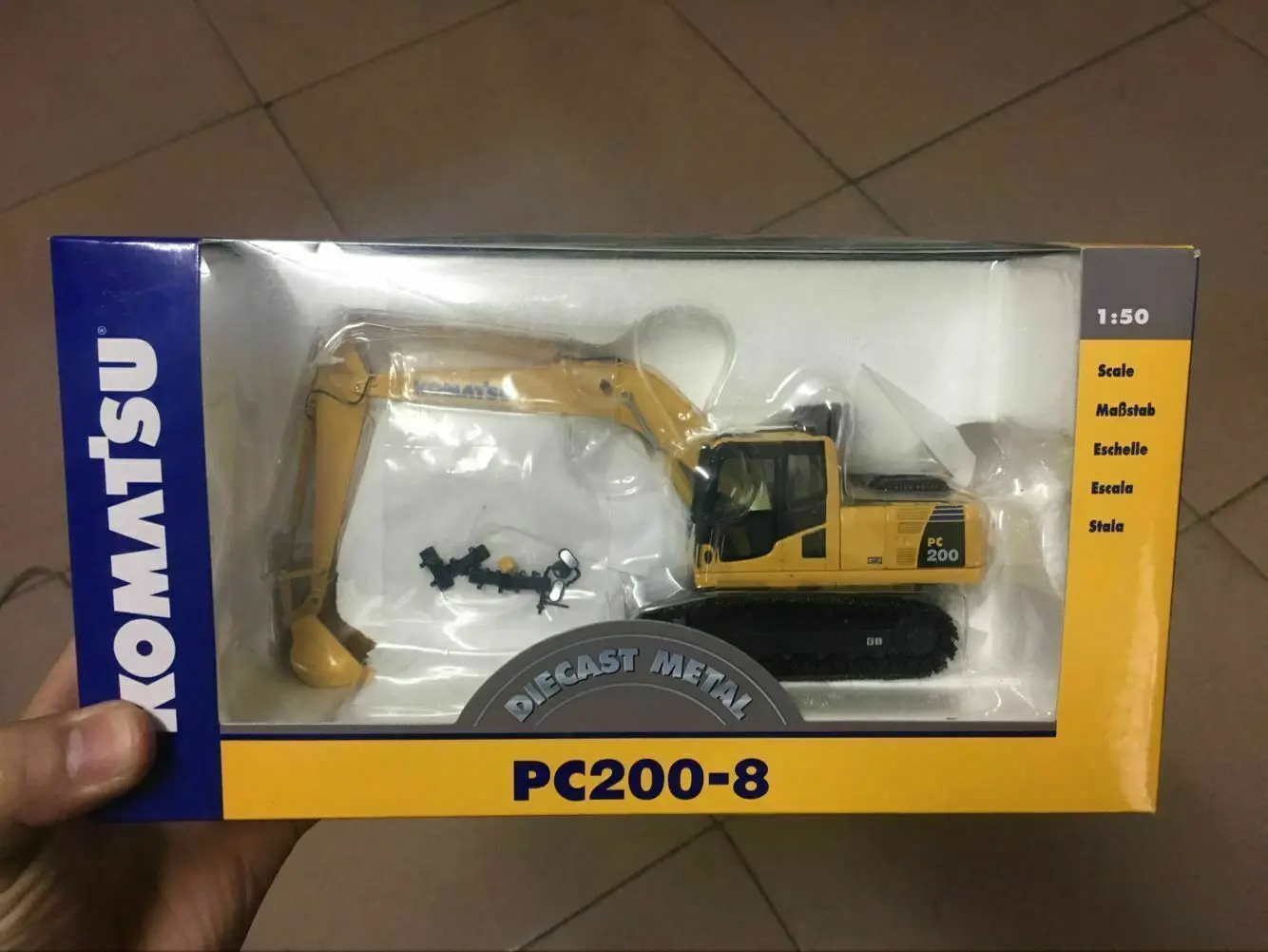 

Новинка, литые модели NZG 804 Komatsu PC200-8 Excavator 1:50 в оригинальной коробке