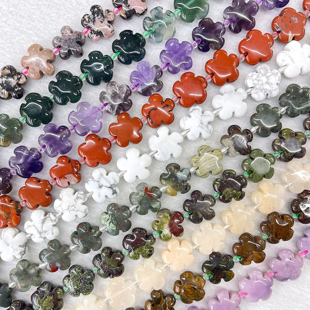 Бусины из драгоценных камней в форме цветка