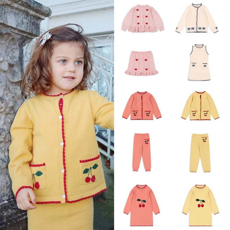 Детский вязаный костюм