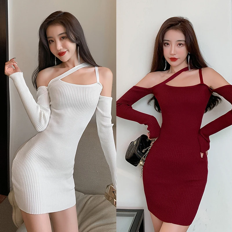 

Женское трикотажное облегающее платье с открытыми плечами и длинным рукавом