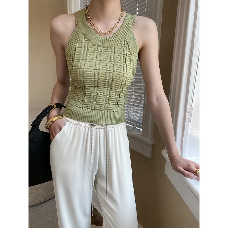 

Текстурный вязаный свитер с лямкой на шее, скрывающий грудь, без бретелек