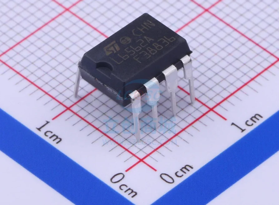 

L6562AN Package DIP-8 AC-DC Controller and Voltage Regulator IC Chip