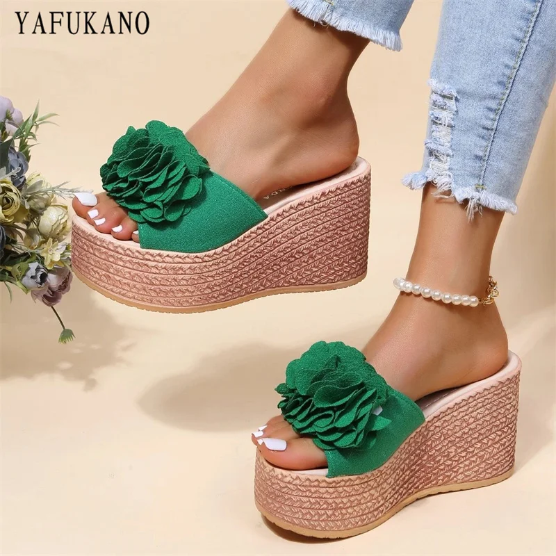 

Сандалии женские замшевые на танкетке, повседневная обувь с цветочной аппликацией, тапочки на высоком каблуке