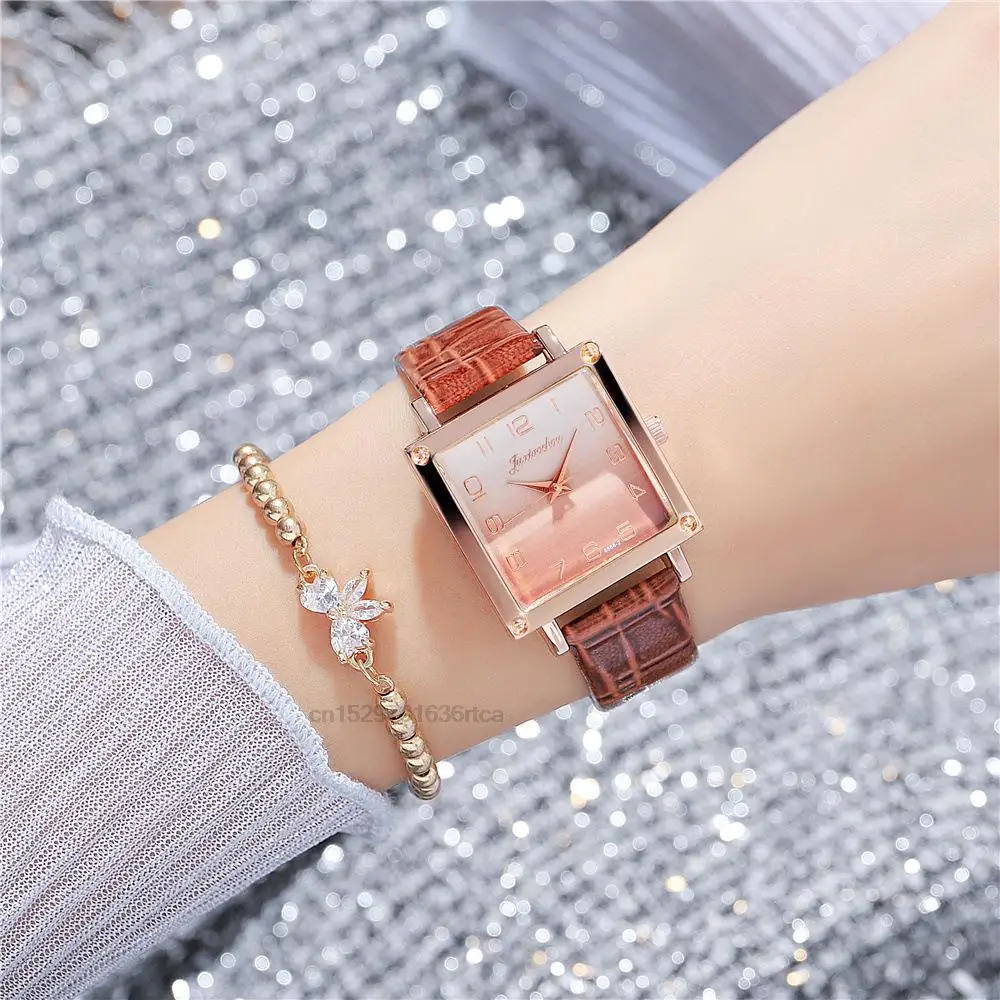 Часы наручные женские кварцевые в минималистичном стиле |