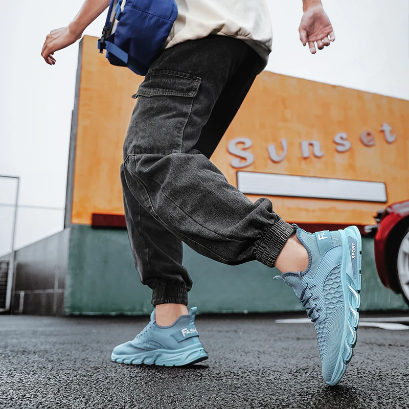 2022 New Ultralight Men Sneakers Unisex Mesh Breathable Walking Casual Shoes Big Size Comfortable Men and Women Couple Shoes