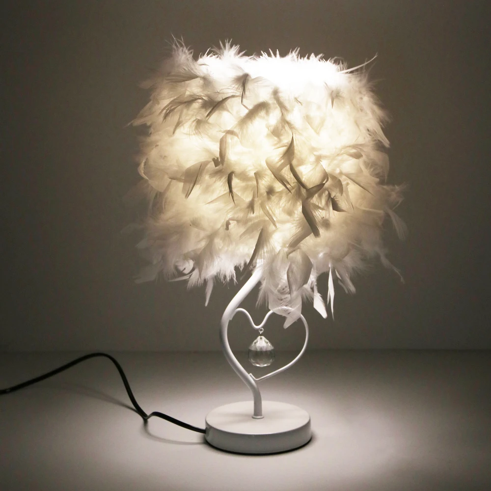 

Металлическая настольная лампа с абажуром из перьев E27, креативный портативный прикроватный светильник, ночник, Рождественский Декор, винт...