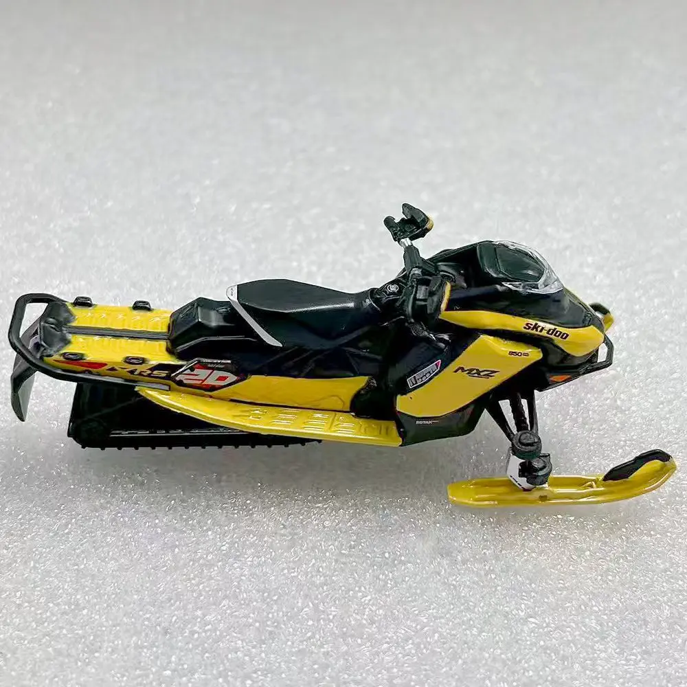 Фото Модель SKI-DOO 1:32 MXZ XRS 60012 DIECAST MASTERS WELLOW для коллекции №4