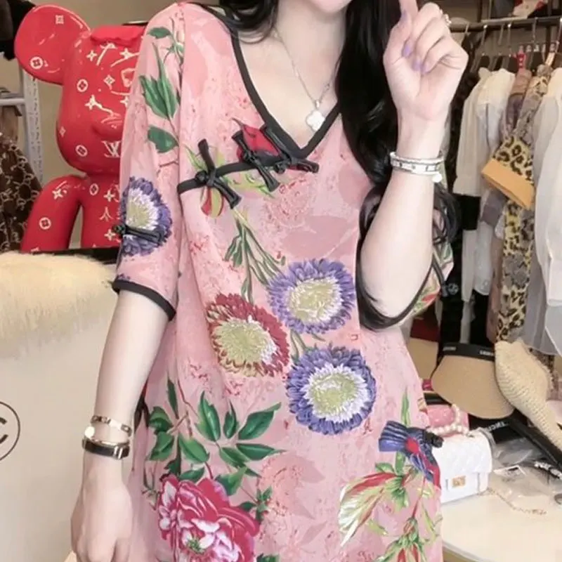 Женская блуза с цветочным принтом V-образным вырезом и полурукавом