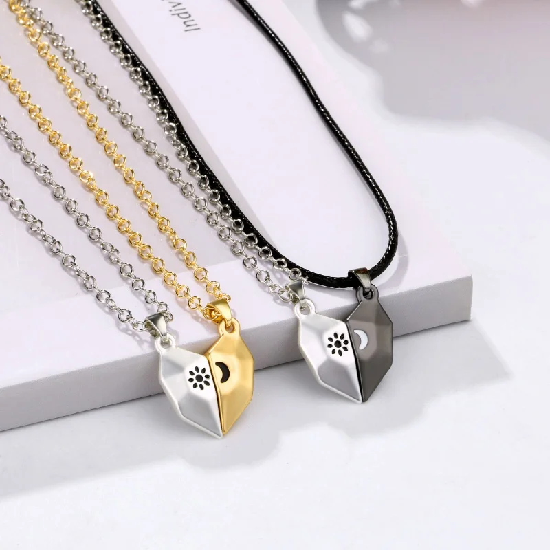 

2pcs Moon Star Heart Pendant Couple Necklace Jewelry Magnetic Necklace For Woman Men Lovers Lady Girls Boy Valentine's Day Gift