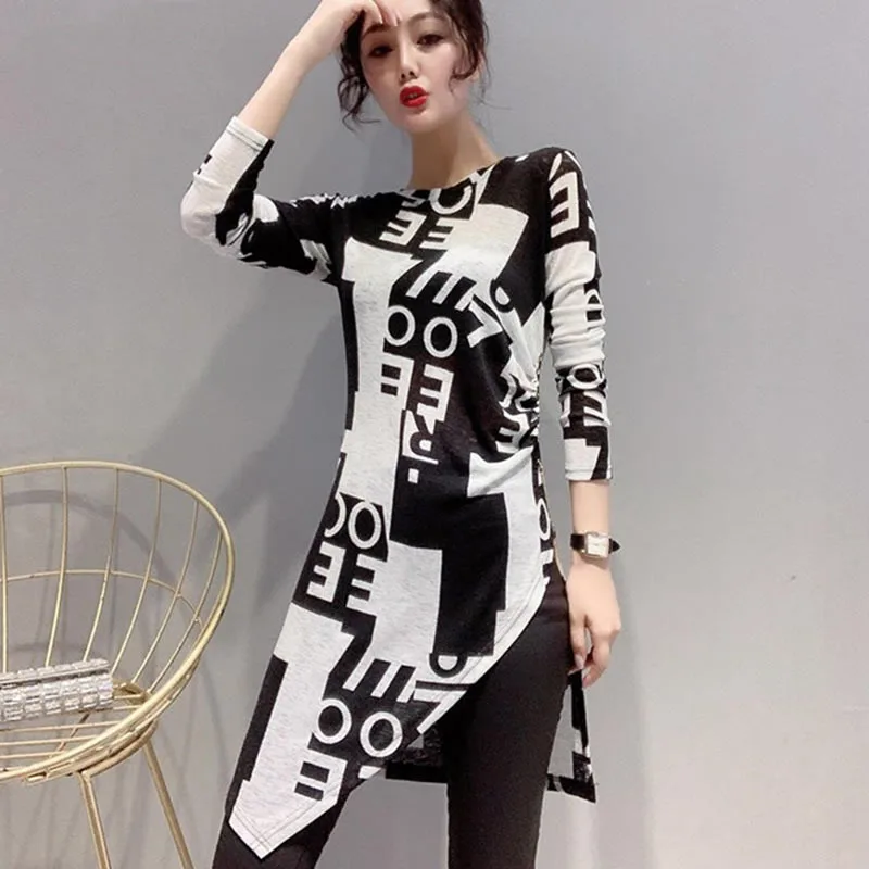 

Женская ассиметричная футболка с круглым вырезом, с принтом