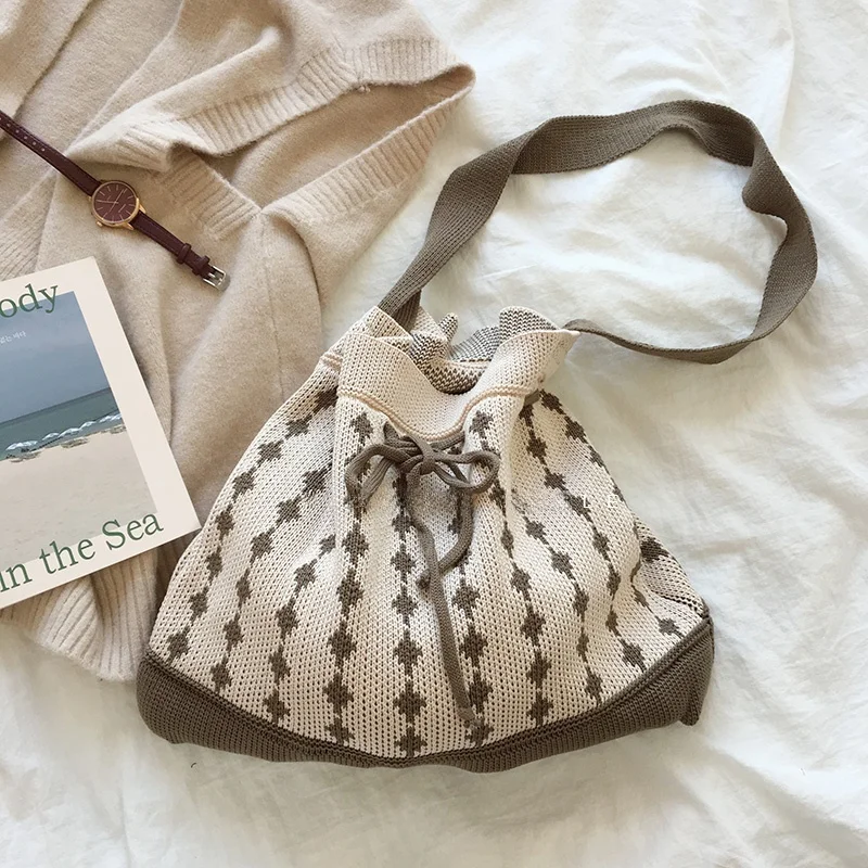 Южная Корея Ins Плед контрастного цвета Сумка-ведро Вязаная сумка на плечо