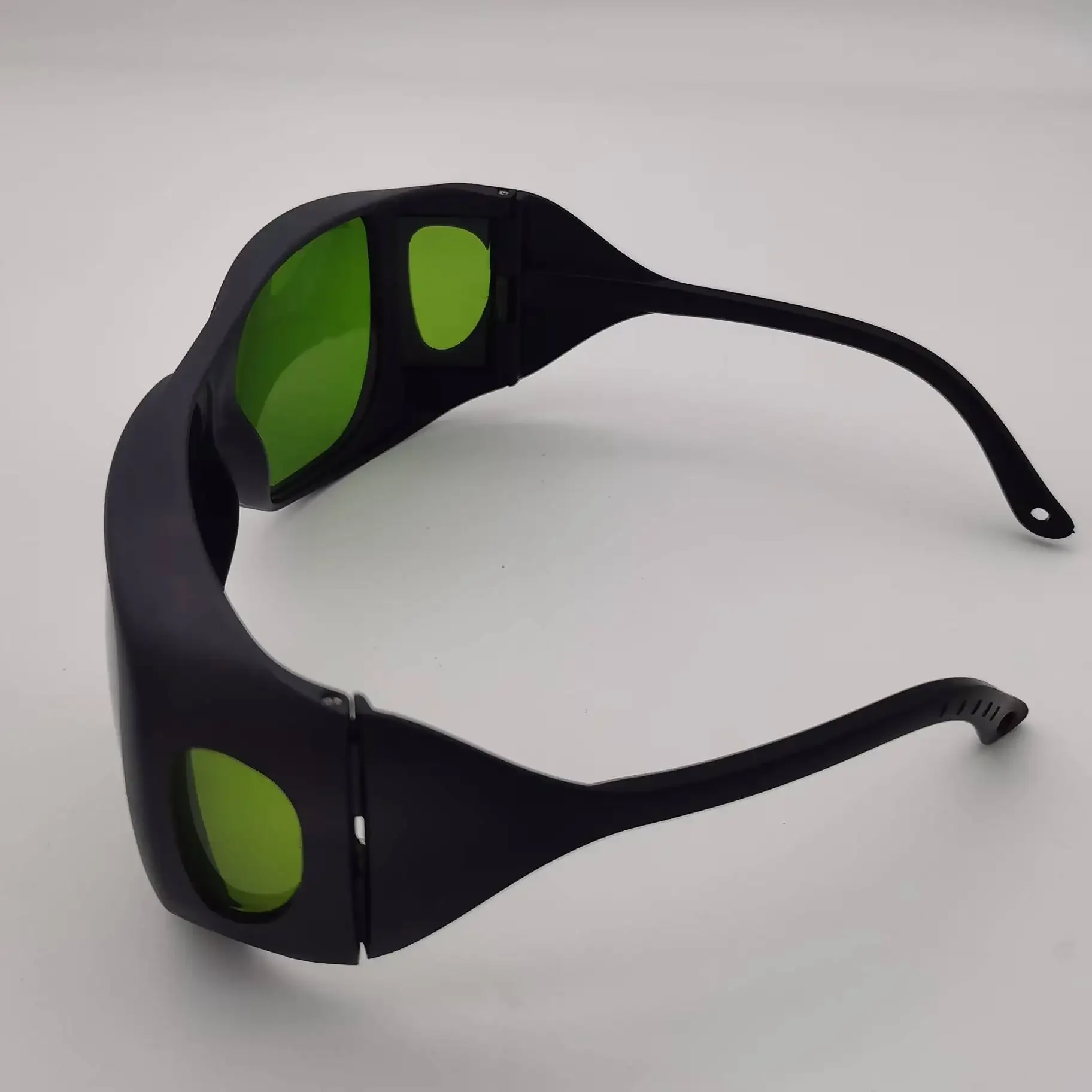 OD10+1064nm OD7+ 808nm 904nm 1070nm 1080nm OD4+ 755nm Laser Safety Glasses with Hard Case and Cleaning Cloth