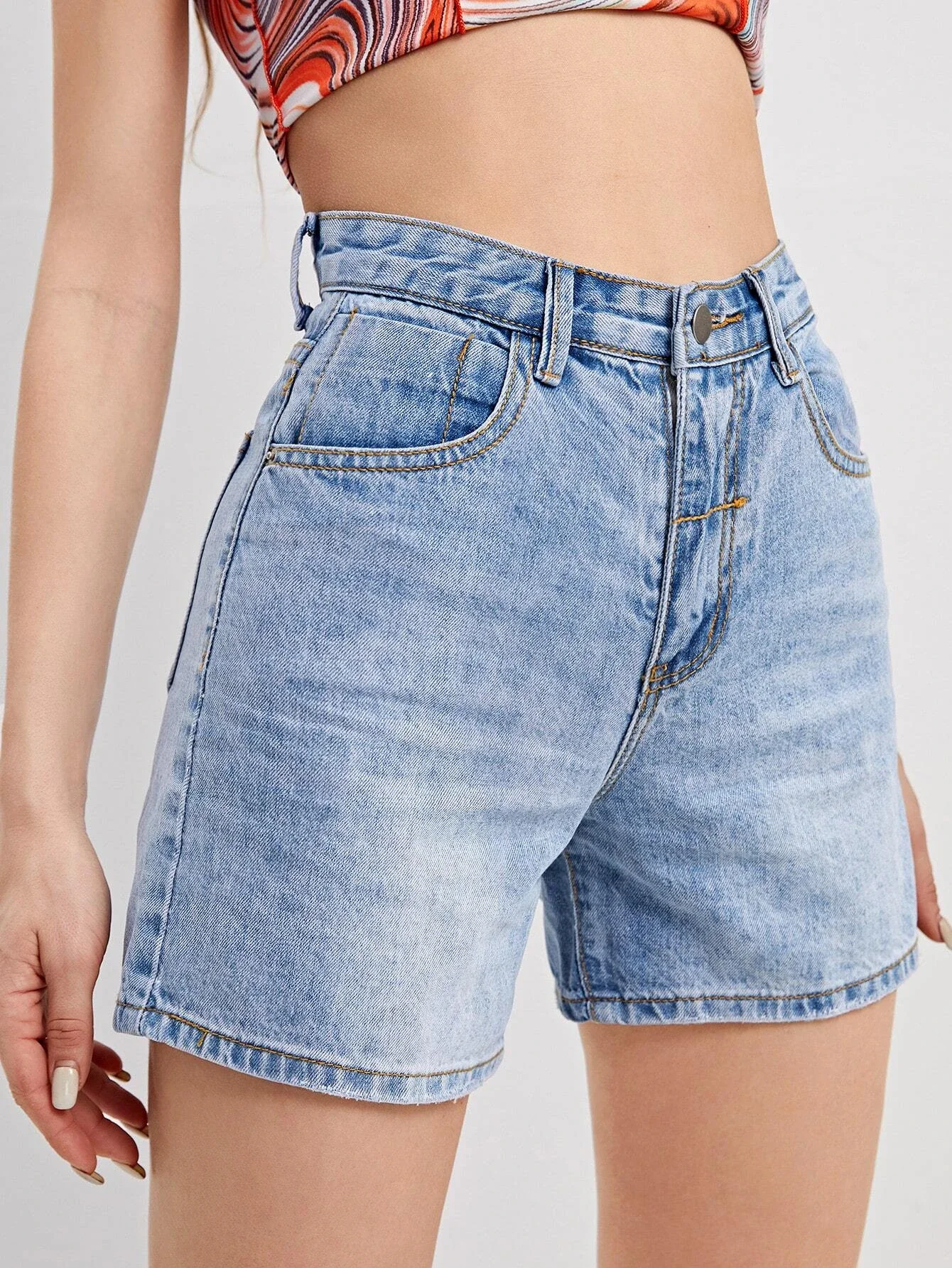 

Новые джинсовые шорты с завышенной талией на молнии