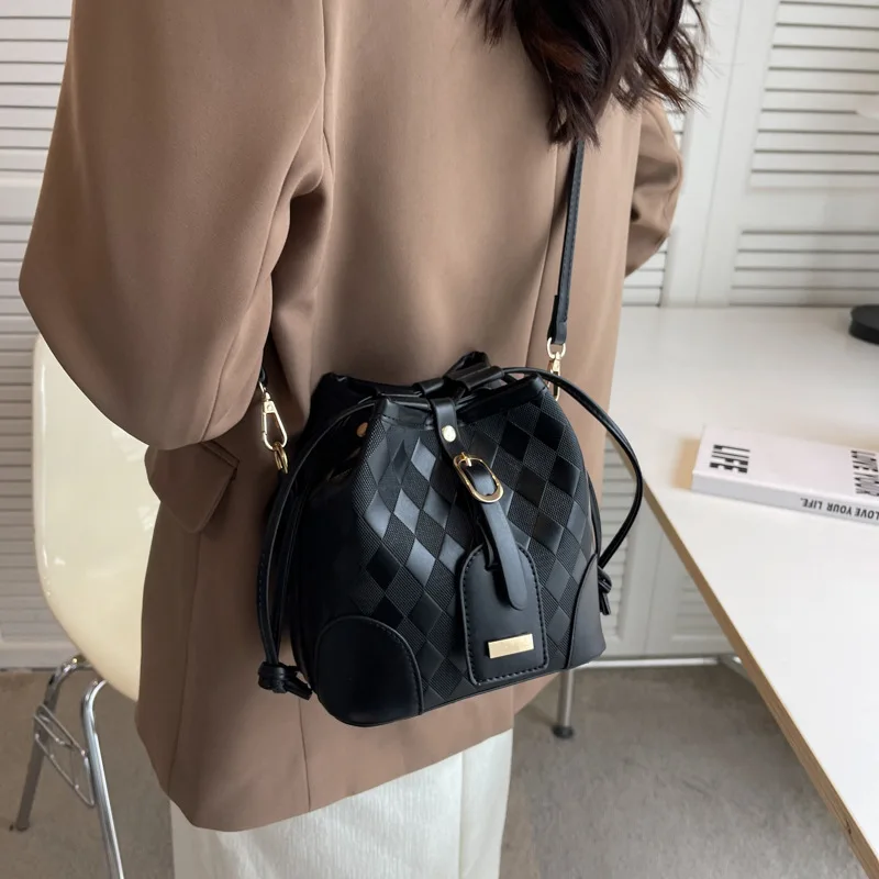 Women New Retro Fashion Bucket Shoulder Bags Contrast Rhombus Crossbody Bags Simple Portable Trend Commute Mobile Phone Storage